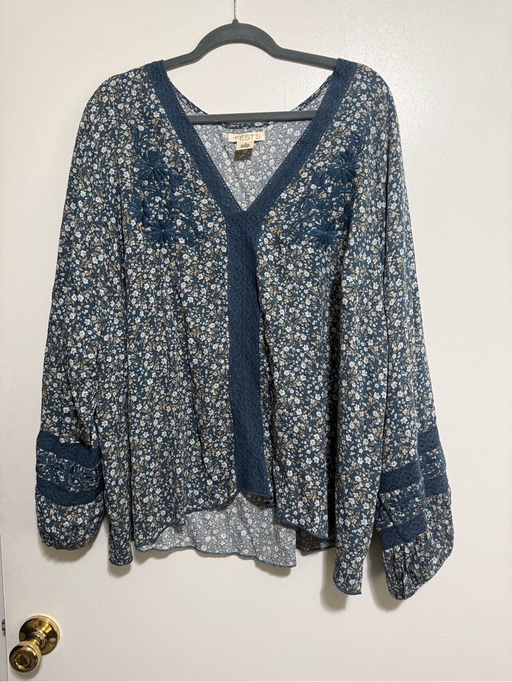 FESTI by Torrid Navy Floral V-Neck Crochet-Trim Peasant Blouse
